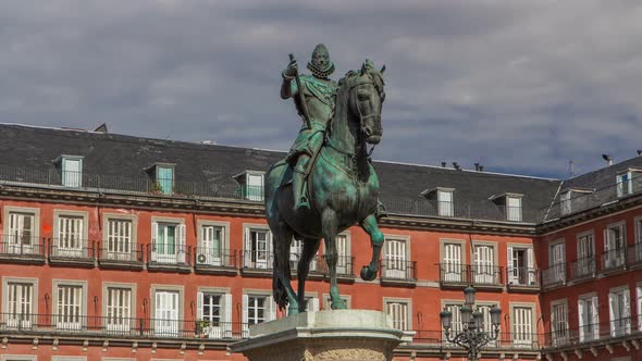 Statue of Philip III Timelapse Hyperlapse at Mayor Plaza in Madrid in a Beautiful Summer Day Spain alt