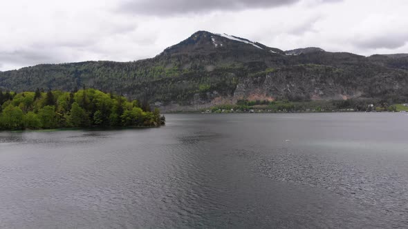 Scenic Aerial View of Mountain Lake, Wolfgangsee, Salzburg, Austria, Alps alt