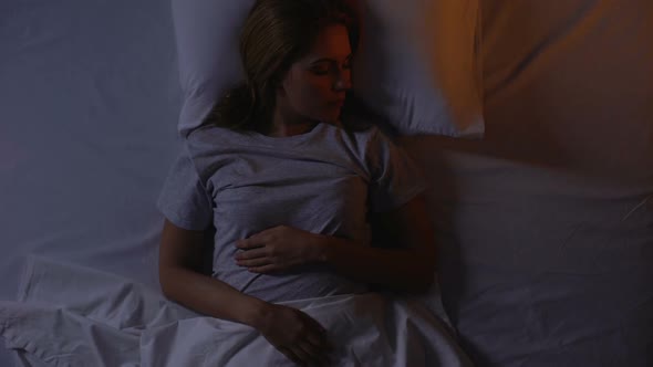 Woman Cant Wake Up in Morning, Bad Sleeping Quality, Tedious Sleep Syndrome alt