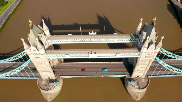 Tower Bridge in London, the UK alt