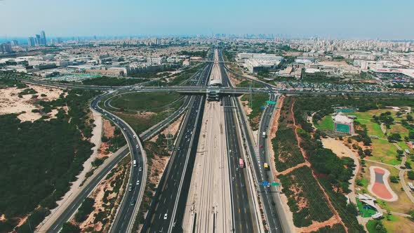 Highway facing the big city. alt