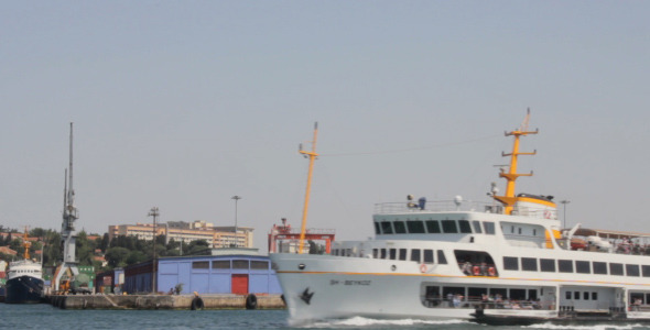 ISTANBUL FERRY TOWARDS CAMERA