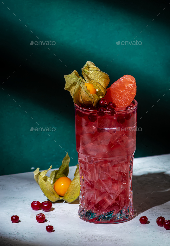 sea breeze cocktail vodka cranberry and grapefruit