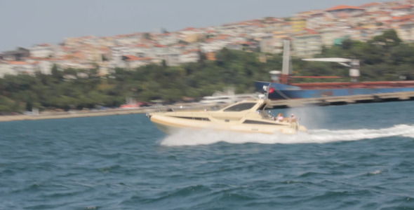 SPEED BOAT IN BOSPHORUS