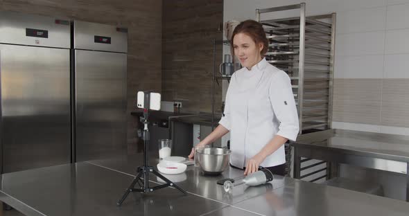 Сonfectioner Conducts a Master Class Telling What and How Many Ingredients Dish alt