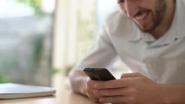 Man using smart phone alt