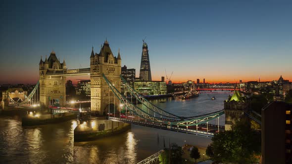 Time Lapse of the historic Tower Bridge in London England alt