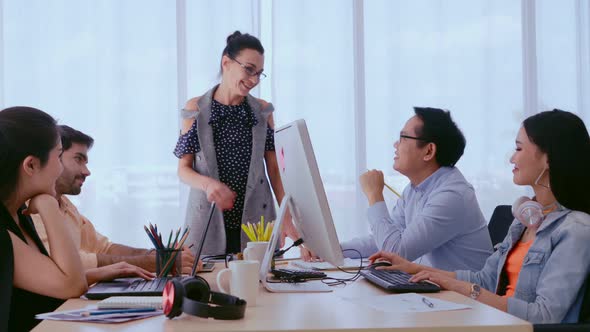 Senior Leader Giving Advice Speech to Team Members alt