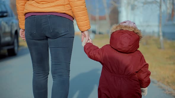 Family Mother With Child Girl Leisure Fun. Daughter First Step On Mother. Cute Little Kid Having Fun alt