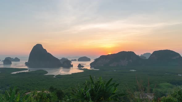 Timelapse The Glare Of The Sun Over The Samet Nangshe Islands alt