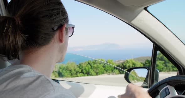 Summer road trip concept alt