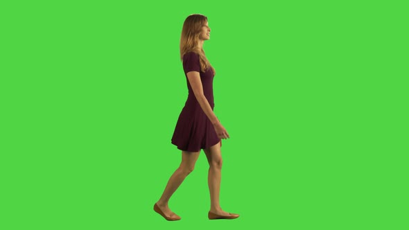 Causla Young Woman Walking and Looking Around in A Full Body Shot Over a Green Screnn alt