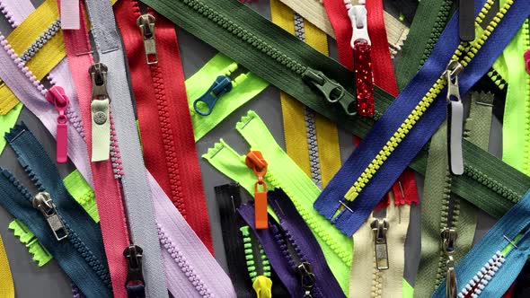 Different Color Length and Type of Zipper in the Atelier