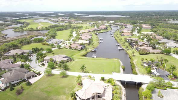 Beautiful water inlet neighborhood off of the Upper Manatee River, in Bradenton, Florida alt