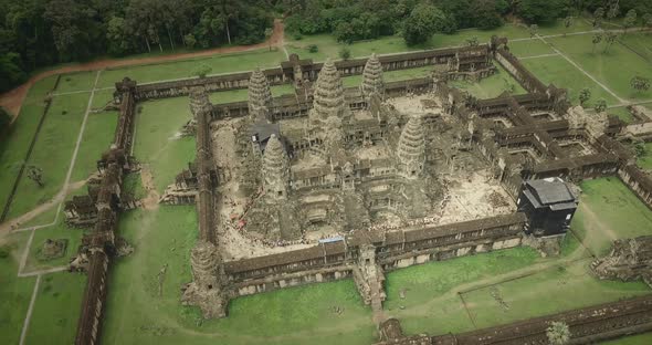 A revolving shot of angkor wat temple alt