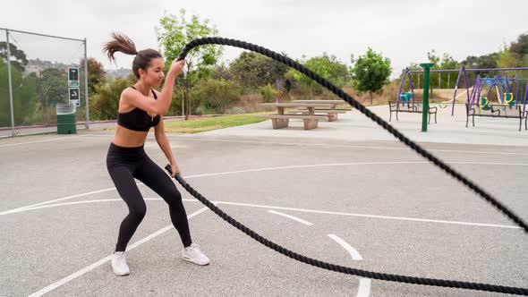 Athletic Woman Workout Crossfit Slow-Motion alt
