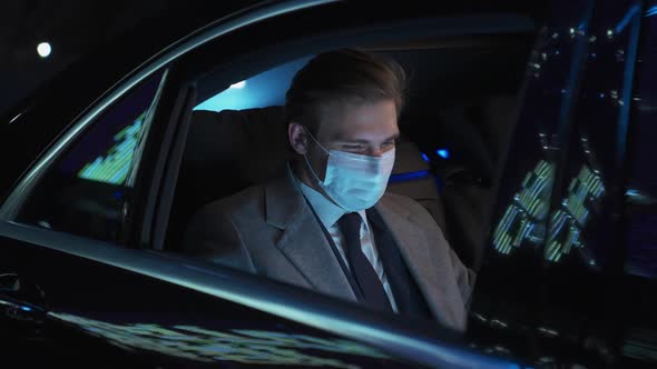 Slow Motion Cheerful Businessman in Suit Sitting in a Moving Car and Using Laptop Man Top Manager in alt