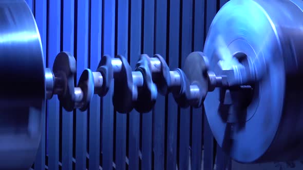 Crankshaft. Shaft Rotates in the Milling Machine alt