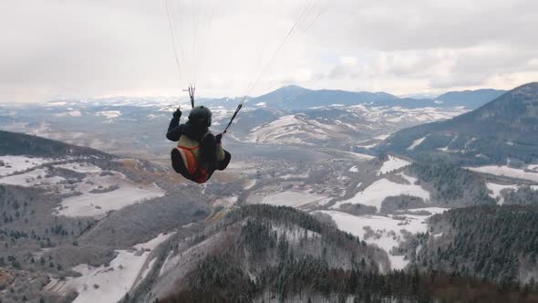 Paragliding Turn Above Winter Forest Mountain, Freedom Fly Adrenaline Adventure alt