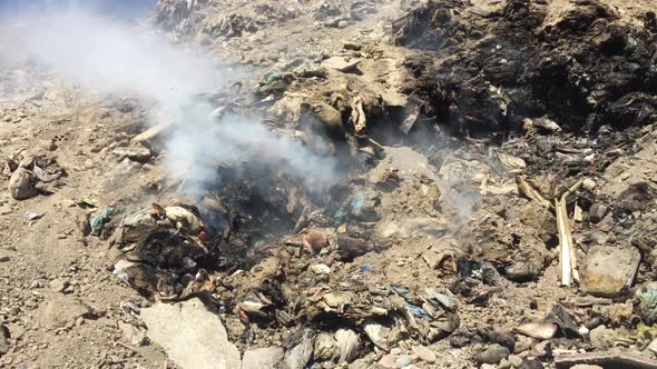 Burning Garbage Dump, Pollution alt