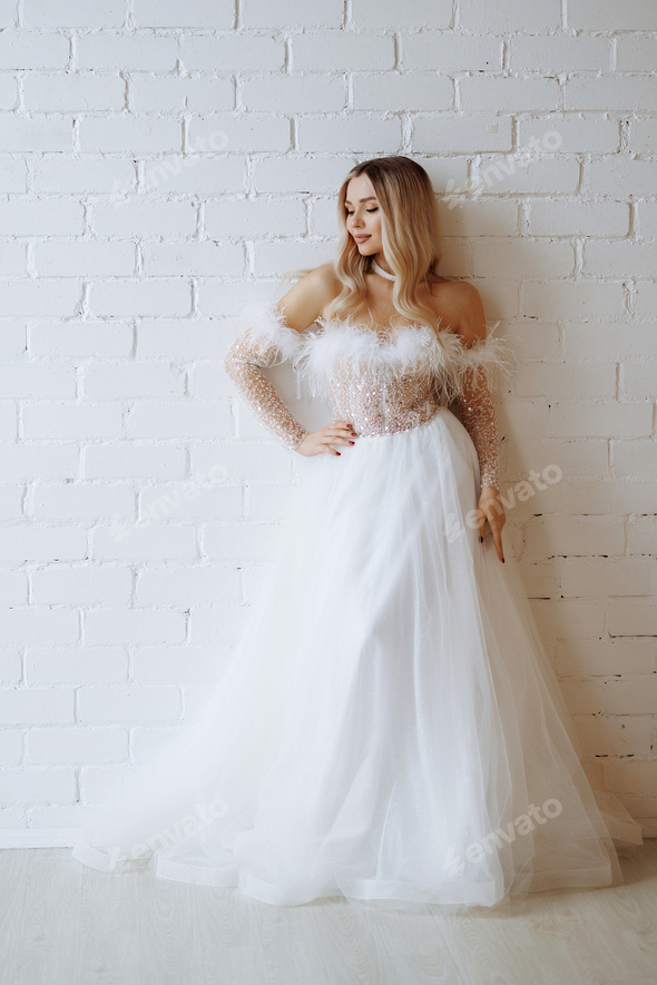 White fluffy wedding orders dress