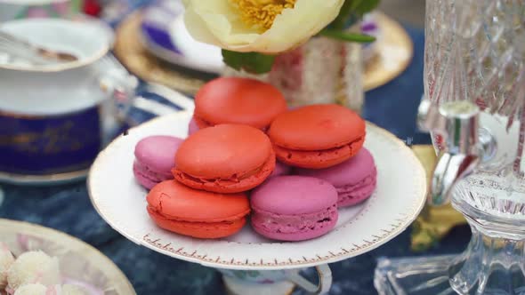 Delicious Multi Colored French Almond Macaroons Un Table