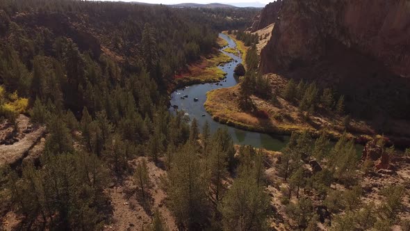 Aerial view of Crooked River at Smith Rock, Oregon alt