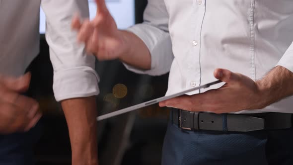 Business intelligence corporate discussion using tablet alt