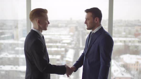 Sequence of Businessmen Meeting and Discussing Work alt
