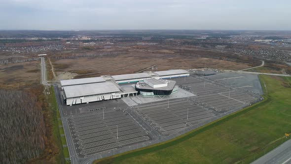 A huge building for conferences, exhibitions, concerts, forums with a large parking lot 02 alt