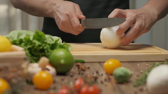 Professional Chef Cuts White Onion alt