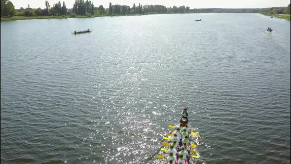 Close Up of a Men's Rowing Team at the Beginning of Their Race alt