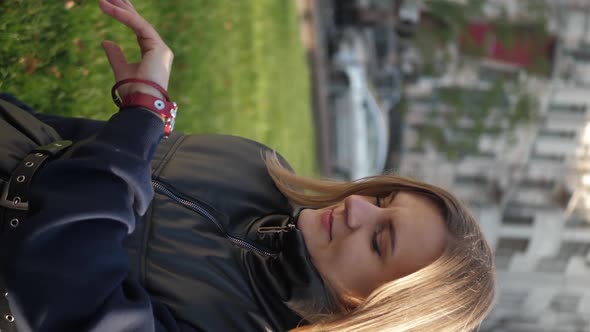 Vertical Video Woman Wristwatch alt