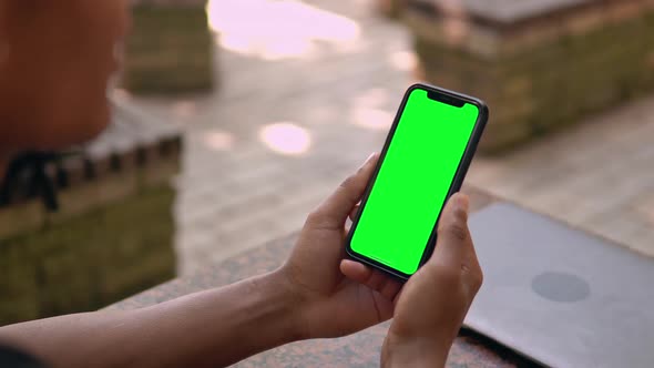 Guy Chatting Online alt