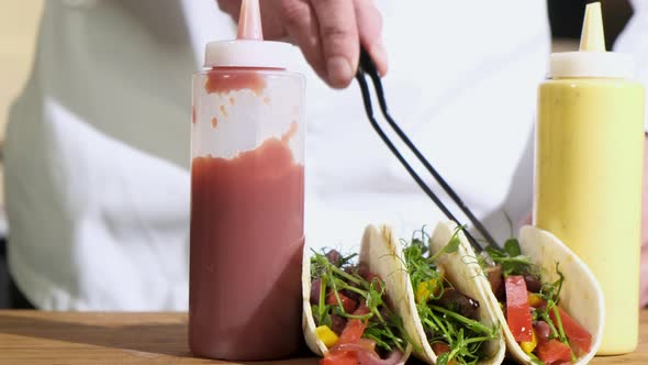 Traditional Mexican tacos with sauces. alt