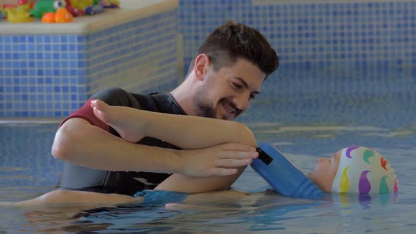 Treatment of child with exercise in water alt