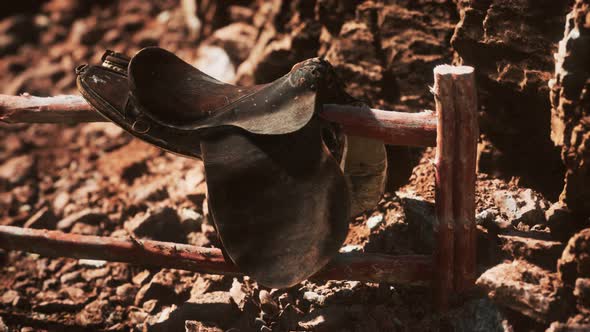 Saddle and Red Rocks in Monument Valley alt