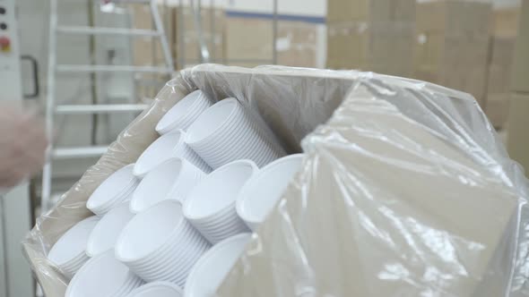 Packing disposable cups