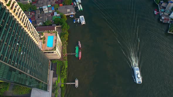 4K : Aerial view of passenger boats moving in Chao Phraya River alt