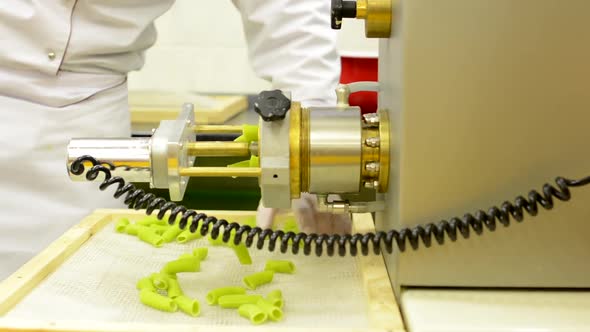 Production of Pasta - Machine Produce Pasta alt
