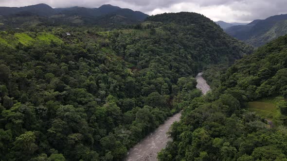 Long aerial video of Costa Rica's mountainous Landscapes near La Fortuna. Drone flying high above ju alt