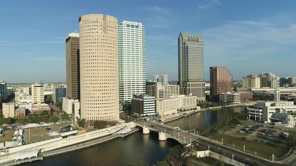 Aerial view of skyscrapers in Tampa alt