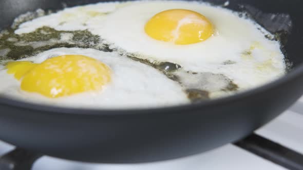 Fried eggs in the pan. alt