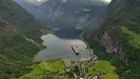 Geiranger Fjord Norway alt