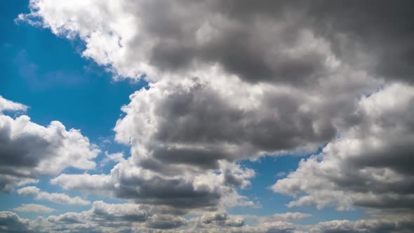 Clouds Move Smoothly in the Blue Sky. Timelapse. Cloud Space. alt