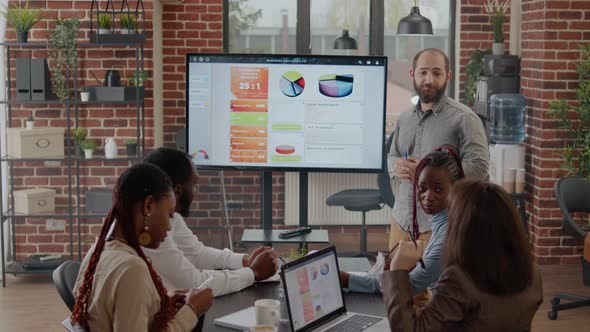 Business Man Talking to Workmates About Project Planning and Strategy alt