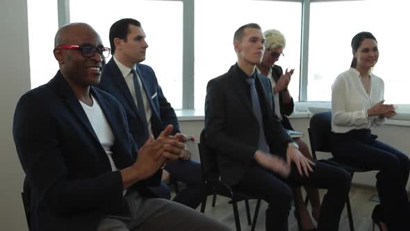 Discussion of the Work Results of the Business Team alt