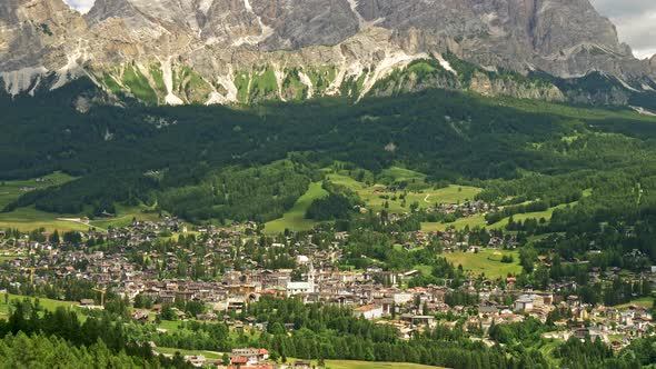 Cortina d'Ampezzo, Italy. Town in the Heart of Dolomitic Alps. Green Grass and Forest alt