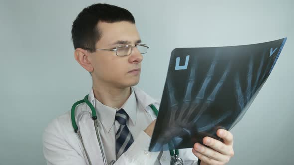 Doctor Looks At The X Ray In A Modern Hospital alt