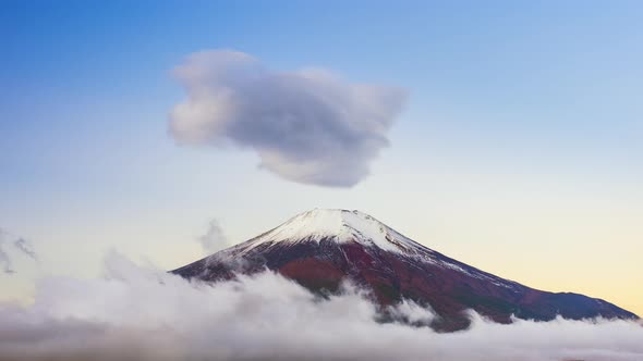 4K Timelapse of cloud rolling over Mountain Fuji, Yamanaka Lake, Japan alt